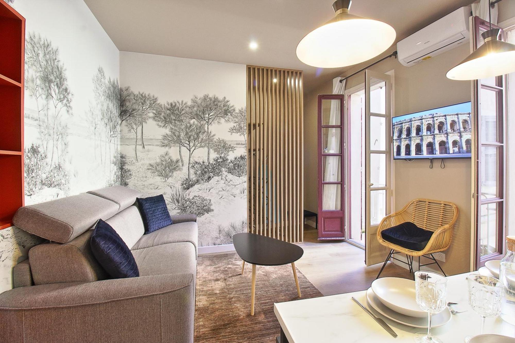 060 - Le Littre - 1 Chambre, Central, Proche Maison Carree, Clim, 4personnes *