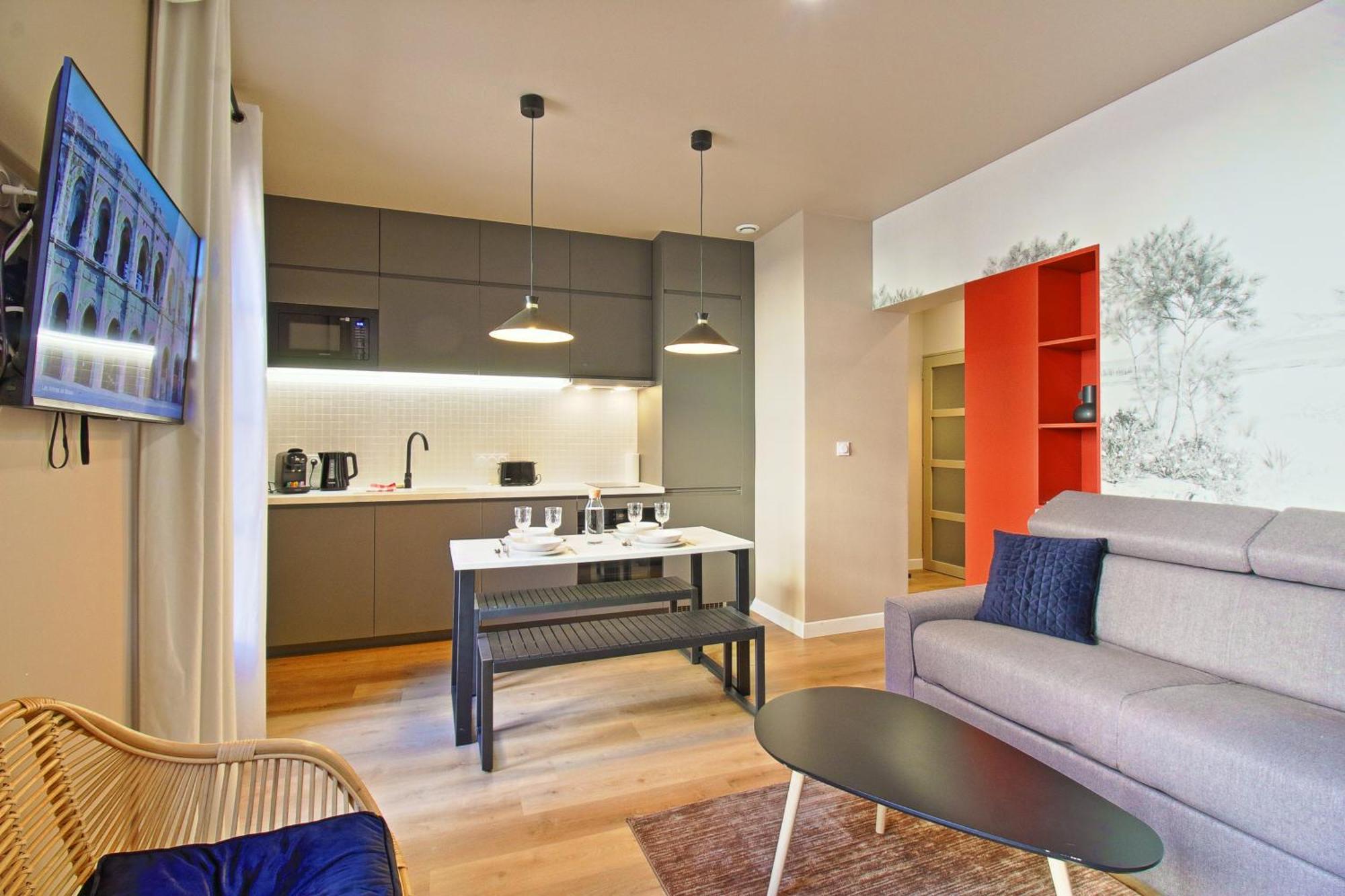 060 - Le Littre - 1 Chambre, Central, Proche Maison Carree, Clim, 4personnes